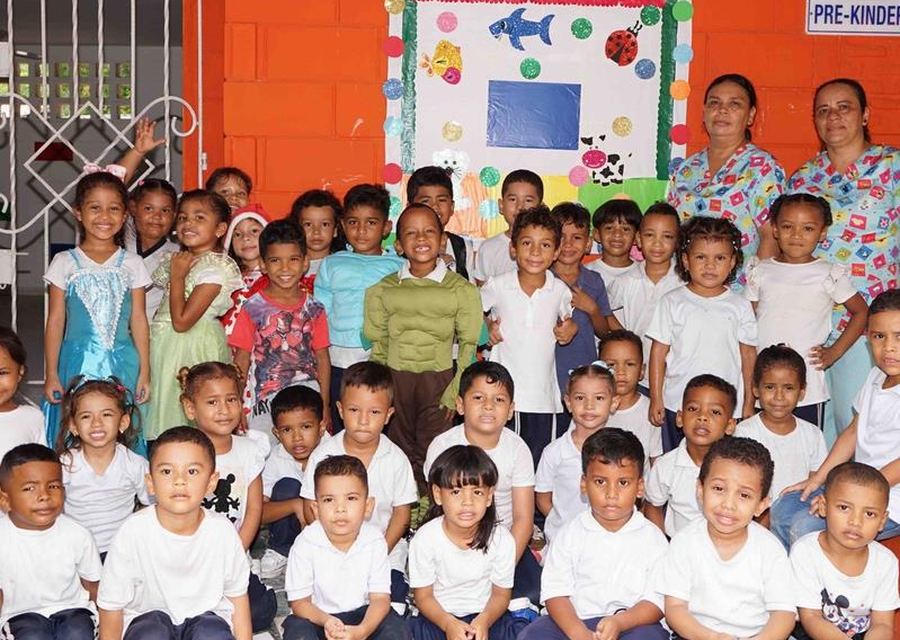 Niñas y niños de Escuelitas Ananda en el aula